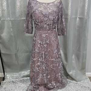 Elegant Lace Evening Dress in Lavender